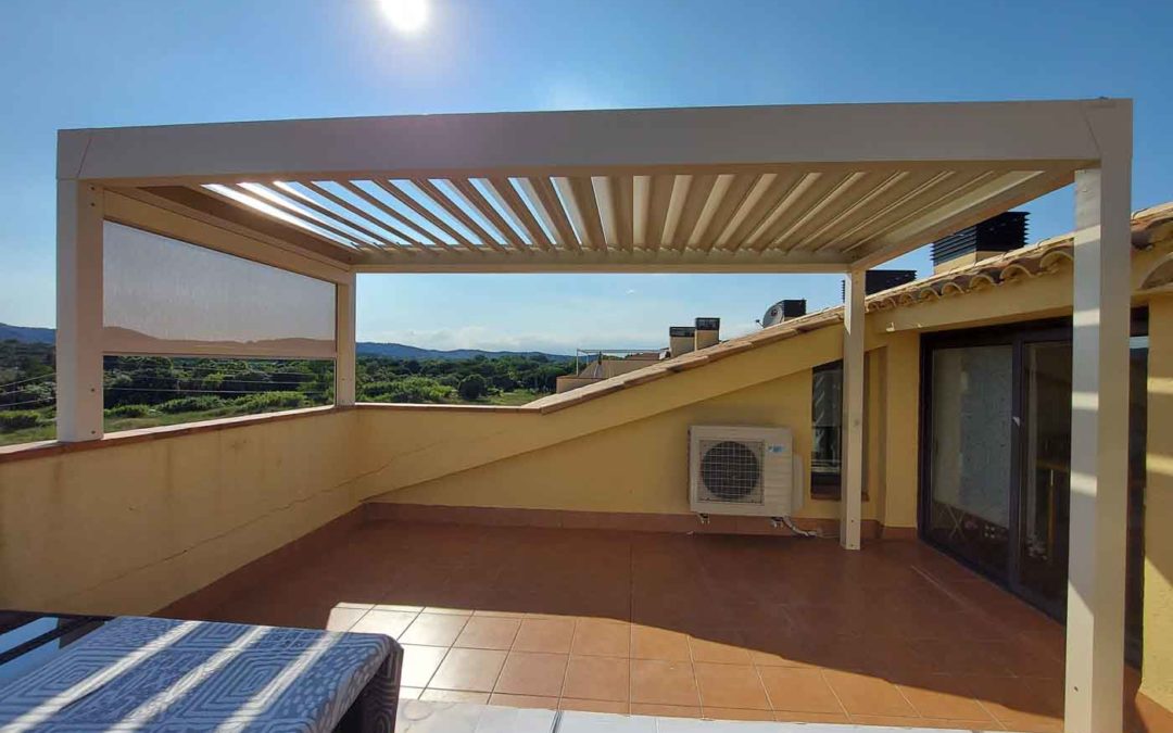 Pérgola bioclimática de lamas orientables